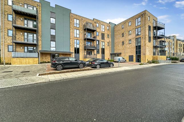 Flat for sale in Norman Lane, Castle Hill, Ebbsfleet Valley, Swanscombe