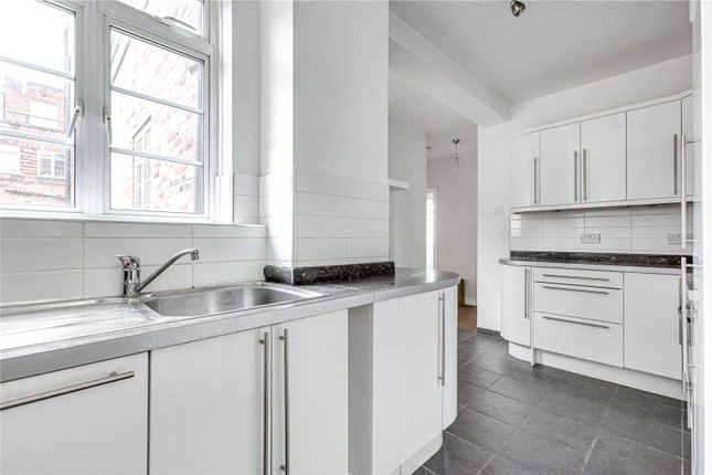 Flat to rent in Latymer Court, Hammersmith Road