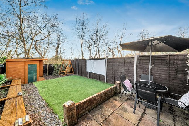 16, Templefield Close, Addlestone photo 4