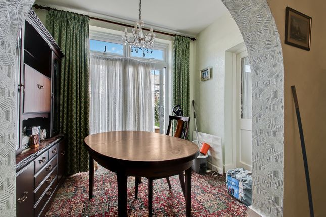33, Fernbank Avenue, Wembley photo 4