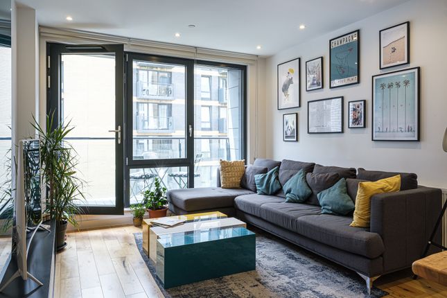 506 Regalia Point, 30 Palmers Road, London photo 4