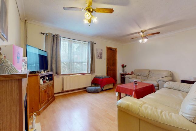7, Holmewood, Milton Keynes photo 3