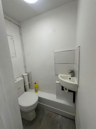 Flat 1, Hayden House 44-46, Uxbridge Road, London photo 5