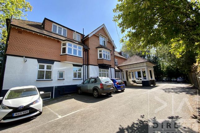 Flat to rent in Downs Avenue, Epsom