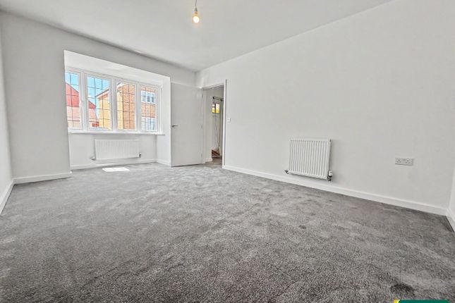 271, Fleetland Way, Upper Harlestone photo 3
