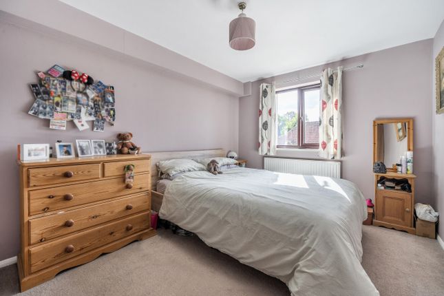 12 Rex Court,, Haslemere, Surrey photo 4
