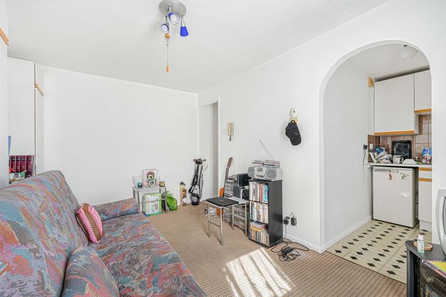 3, Pilgrims Close, Palmers Green photo 3