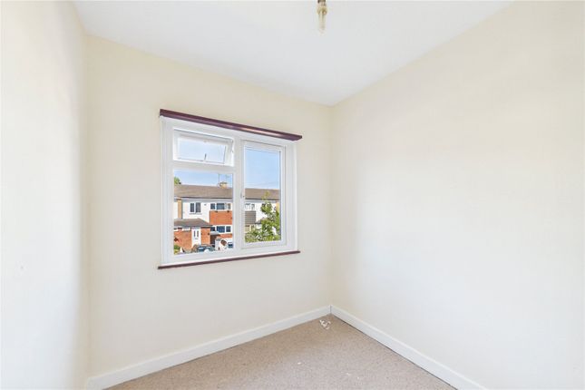 77, Meadow Way, Reading photo 2