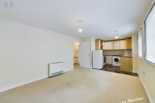 Flat to rent in Pine Street, Aylesbury