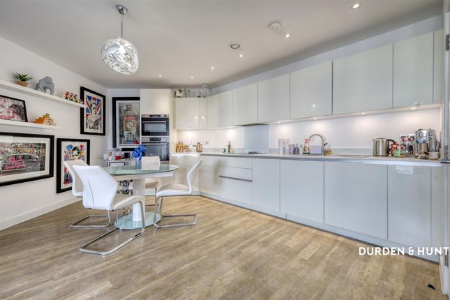 Flat 64, Bell Flower Lodge, Romford photo 3