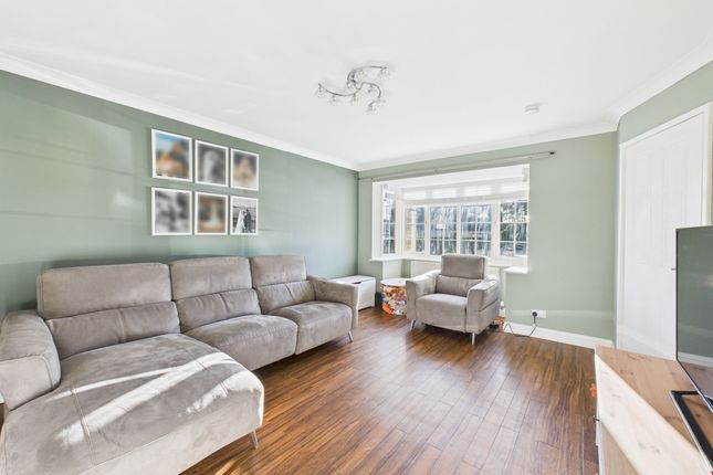 6 General Roy Way, Carluke photo 3