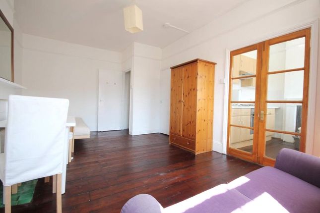 Flat 4, 28, South Villas, London photo 4