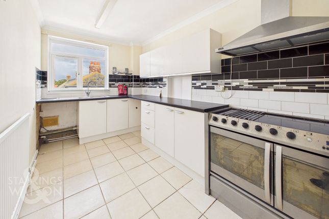 Flat 5, 1 The Conge, Great Yarmouth photo 4