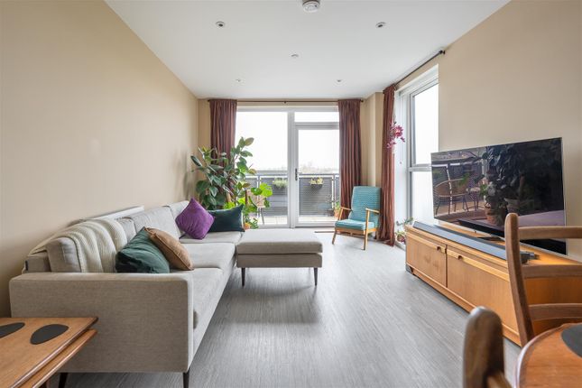 Flat for sale in Lena Kennedy Close, London