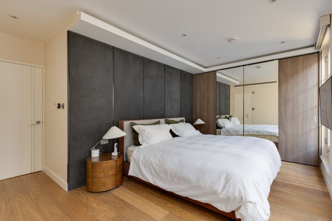 Mews house for sale in Eaton Mews South, London