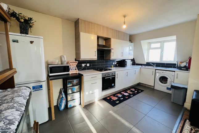 Flat for sale in Long Lane, Stanwell, Staines