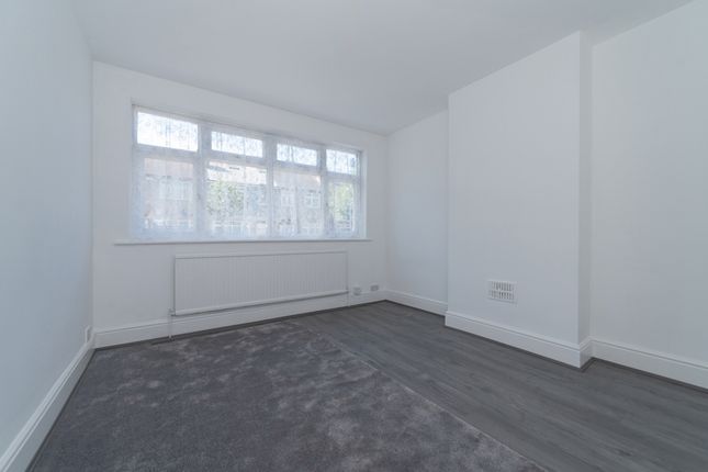 Kynaston Avenue, London photo 3