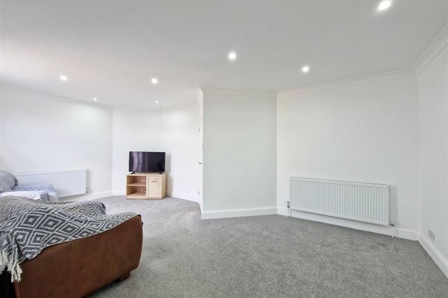 28, Feeches Road, Southend-On-Sea photo 4