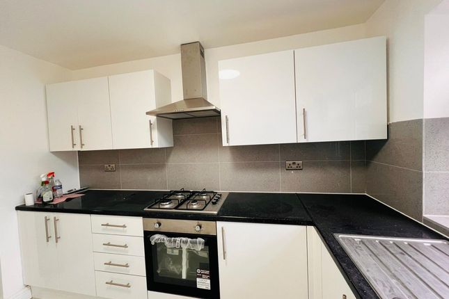 98 Glenny Road, Barking photo 3