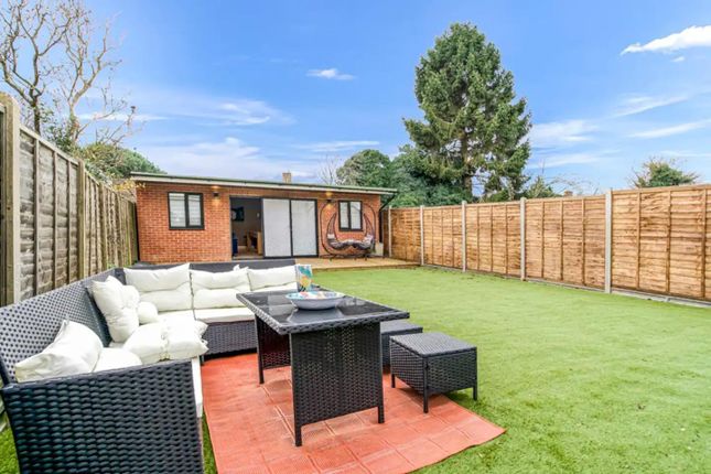 Modern 4 Bedroom Flat To Let In Uxbridge Area - Available Now!