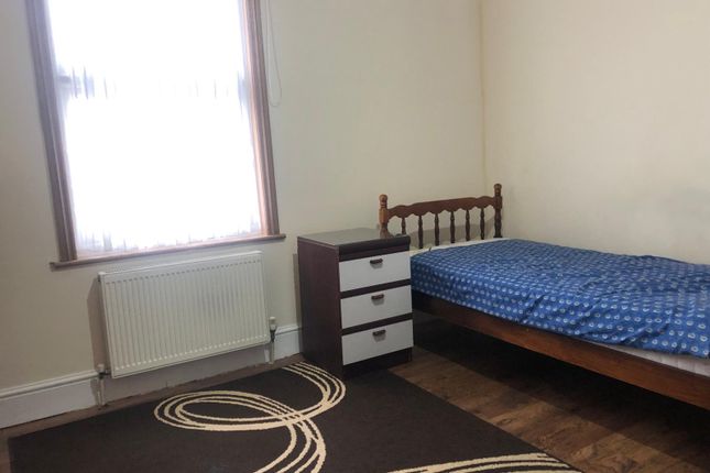 Thumbnail Room to rent in Brooke Road, London