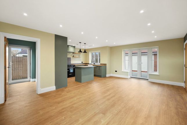 4, Frinton Road, Clacton-on-Sea photo 4