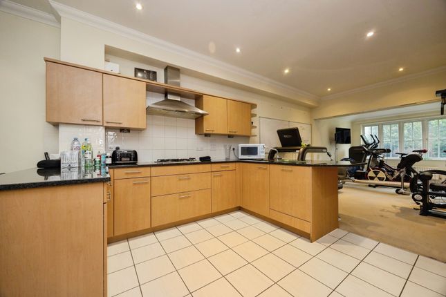 19, Railton Road, Surrey photo 2