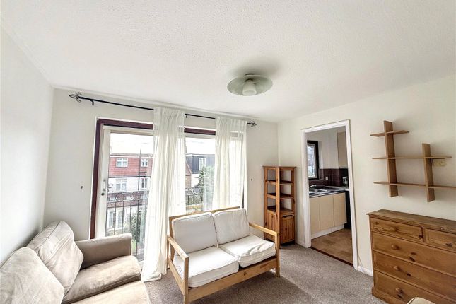 21, Crowthorne Close, London photo 3