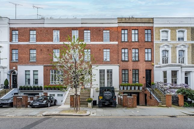 Thumbnail Terraced house to rent in Abingdon Road, London