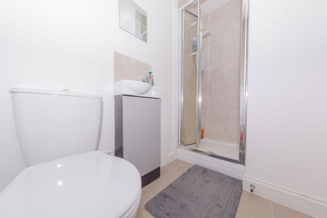 Apartment 8 - 4, James Street, Bradford photo 5