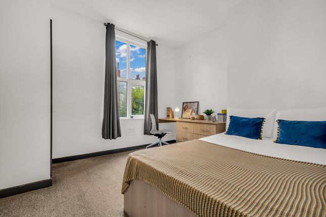 Flat 3, 15, HYDE PARK TERRACE, Leeds photo 4