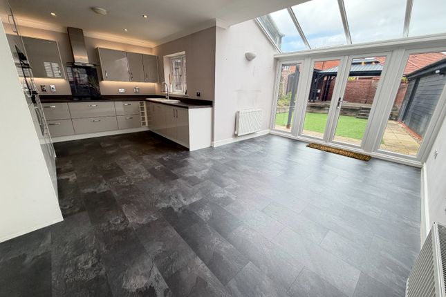 30, Aspen Way, Bedford photo 2