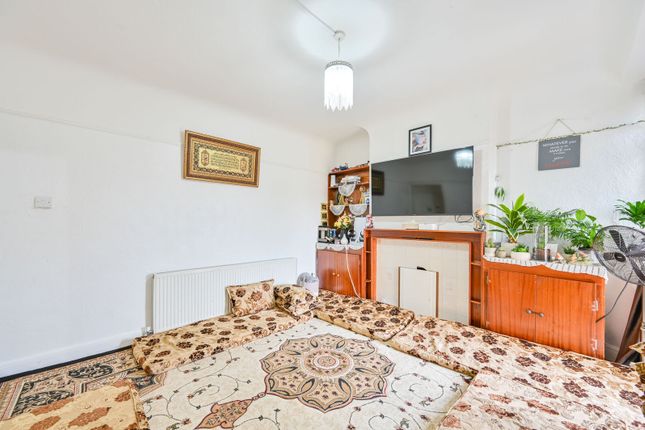 Tanfield Avenue, Neasden photo 4