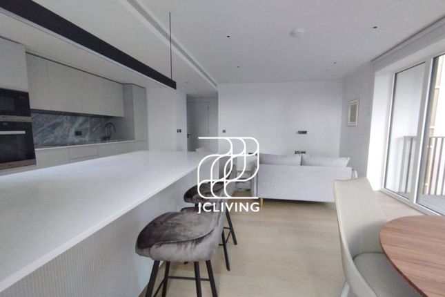 Thumbnail Flat to rent in Fountain Park Way, London W127Hz