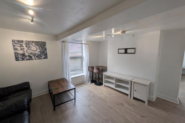 Flat, 4 87-89, Wallgate, Wigan photo 3