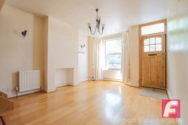 24 Cross Road, Watford photo 4