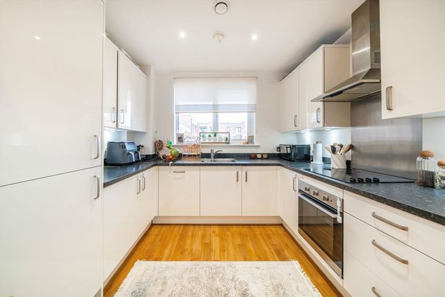 Flat 34 Myers Court, Reynard Way, Brentford photo 3