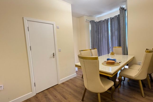 35, Avonwick Road, Hounslow photo 2