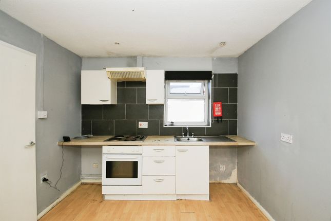 31, Whalley Street, Peterborough photo 3