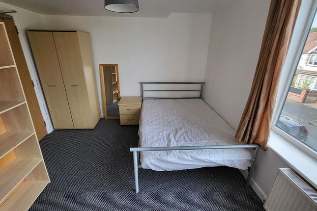 Bright And Tidy Double Bedroom Featuring A Large W...