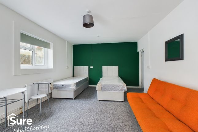 Flat to rent in Crown Lane, London, Greater London