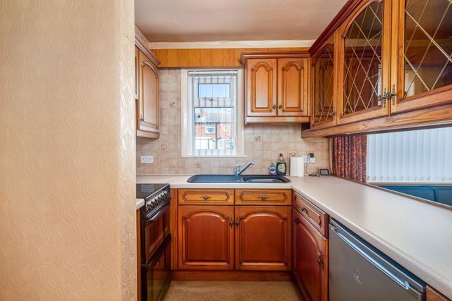 16 Westroyd Avenue, Cleckheaton photo 4