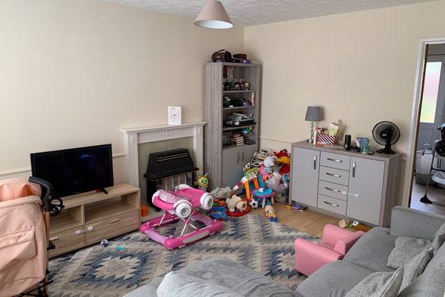 15, Linden Drive, Bristol photo 3