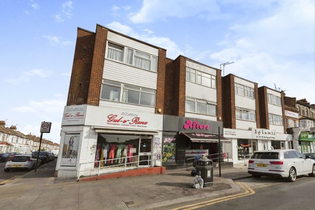 Flat for sale in Ilford Lane, Ilford