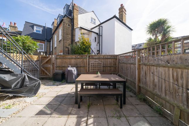 69b, Balvernie Grove, London photo 3