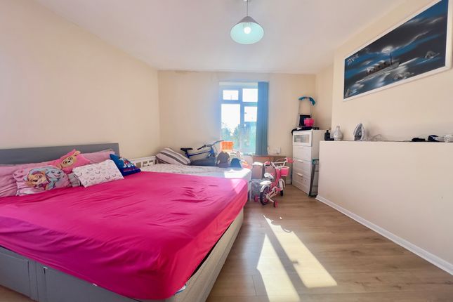 Rayners Lane, Pinner photo 5