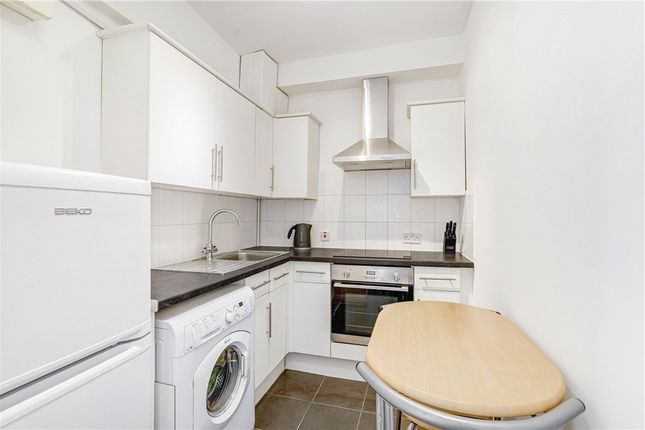 Flat D, 167, Finborough Road, London photo 3