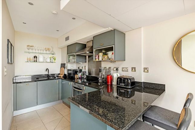 Flat for sale in Parliament View Apartments, 1 Albert Embankment, London