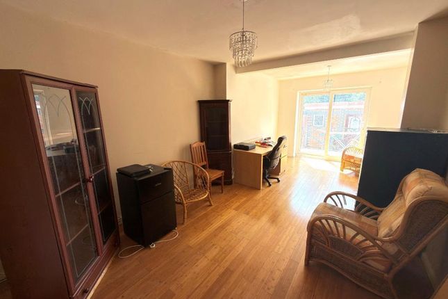 525, Dunstable Road, Luton photo 2