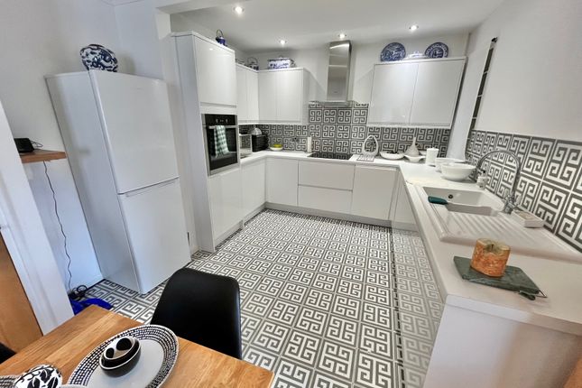 17, Wearde Road, Saltash photo 3